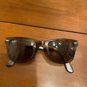 Ray Ban Wayfarer tortoise glasses
